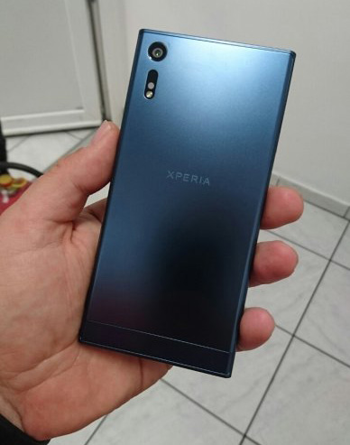 Xperia F8331 back